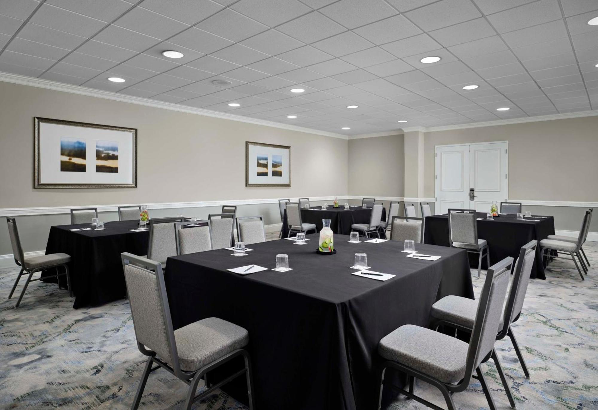 Hilton New Orleans Airport Hotel Кенер Екстериор снимка